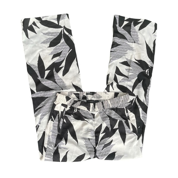 Women’s black & white size Medium modern fit pants by Worthington 100% polyester - Picture 4 of 5